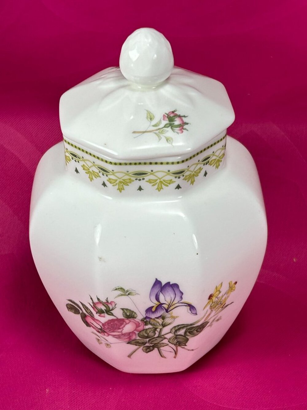 rare find Royal Doulton UK 1990 H5185 Camilla bone china ginger jar
